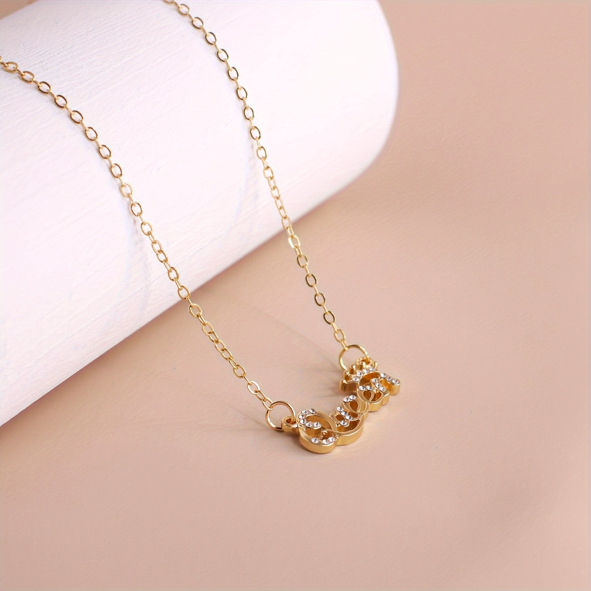 QUEEN Design Shiny zirconia Inlaid Pendant Necklace Boho Elegant Style Alloy Jewelry Statement Female Necklace